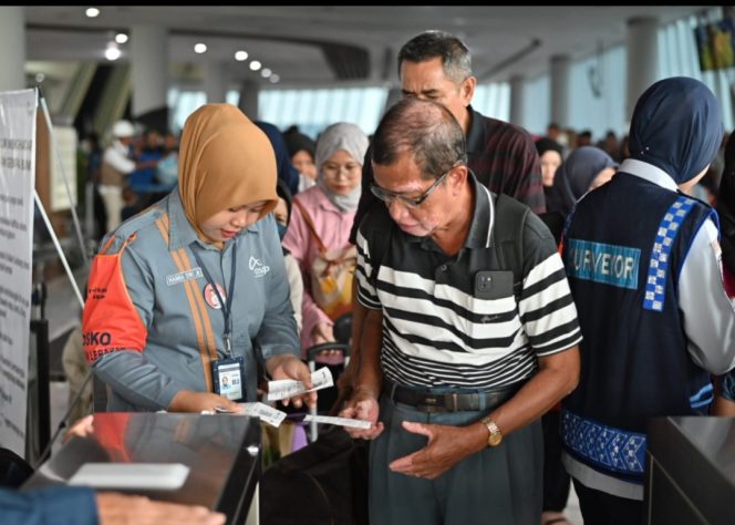 
 Penumpang penyeberangan