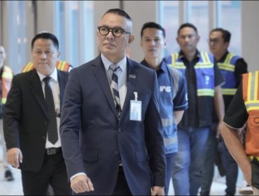 Mohammad R Pahlevi dan jajaran di Bandara