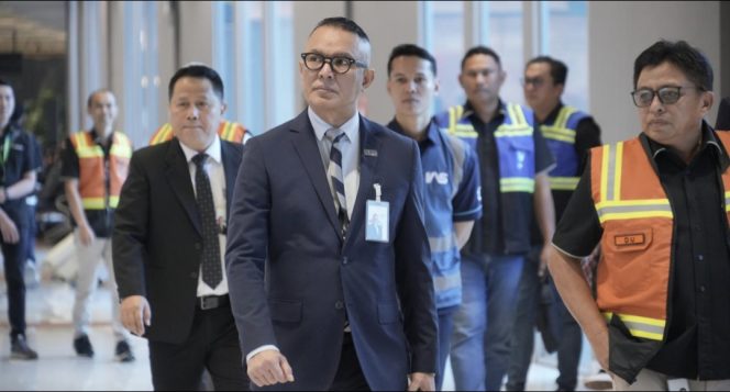 
 Mohammad R Pahlevi dan jajaran di Bandara