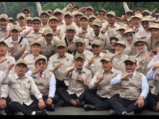 Wamenhaj bersama petugas Haji 2026