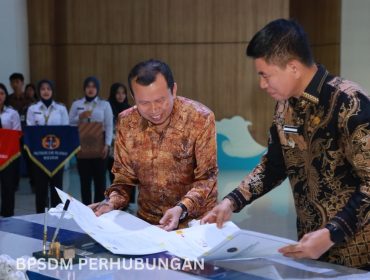 Kepala BPSDMP saat penandatangan MoU dengan Pemda di Makassar