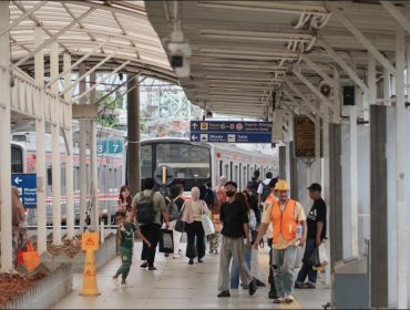 Penumpang di Stasiun Bogor
