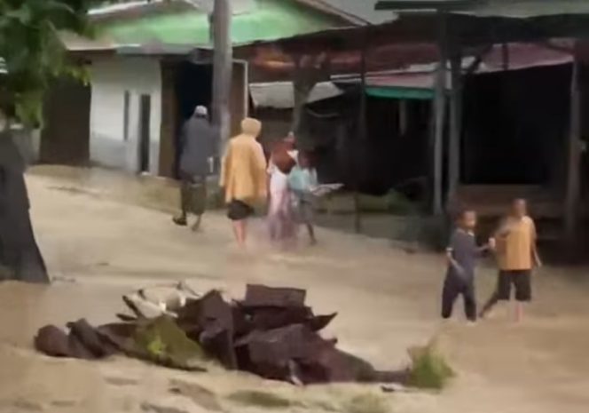 
 Banjir Rendam Desa Padang Terangun, Aktivitas Warga Lumpuh, Ancaman Susulan Mengintai