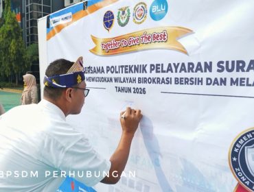 Tandatangan Pakta Integritas di Poltekpel Surabaya