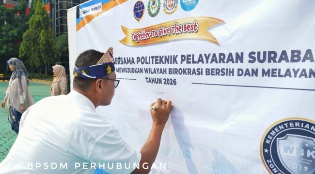 Tandatangan Pakta Integritas di Poltekpel Surabaya