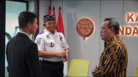 Shokhib (tengah)