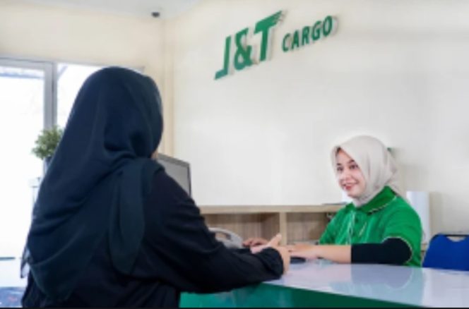 
 Layanan di konter J&T Cargo