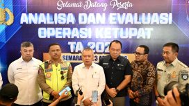 Menhub Dudy (tengah) di Semarang