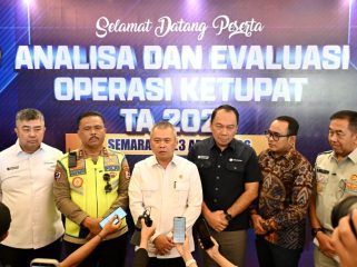 Menhub Dudy (tengah) di Semarang