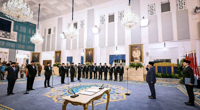 Presiden lantik pejabat setingkat Menteri dan Wamen di Istana (Ist/BPMI Setkab) 