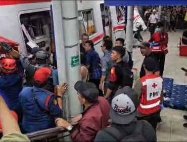 Kondisi di Stasiun Bekasi Timur usai kecelakaan KRL dan KAJJ