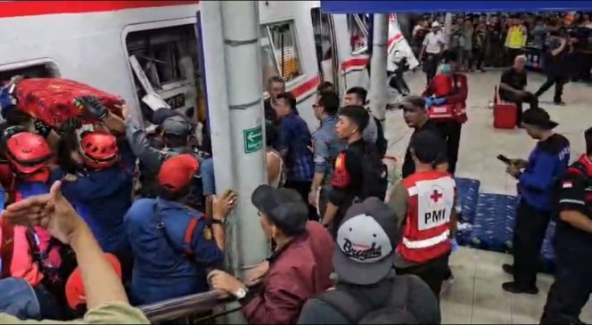 
 Kondisi di Stasiun Bekasi Timur usai kecelakaan KRL dan KAJJ
