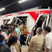 Menhub Dudy saat meninjau kecelakaan KRL-KAJJ di Stasiun Bekasi Timur
