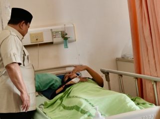 Presiden sambangi korban kecelakaan Kereta di RSUD Bekasi (BPMI Setkab)
