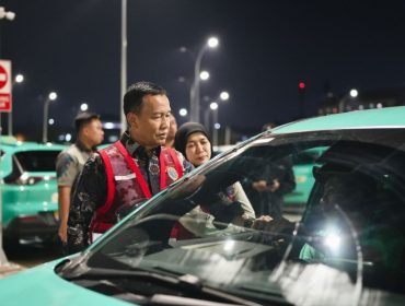 Dirjen Aan saat Sidak di Poll Taksi Green SM di Bekasi