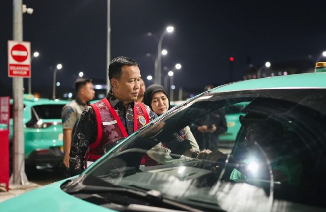 
 Dirjen Aan saat Sidak di Poll Taksi Green SM di Bekasi