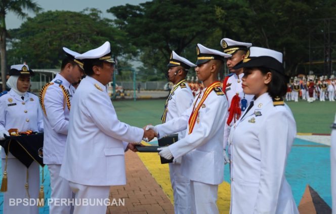 
 Wamenhub di pelantikan lulusan Poltekpel Banten
