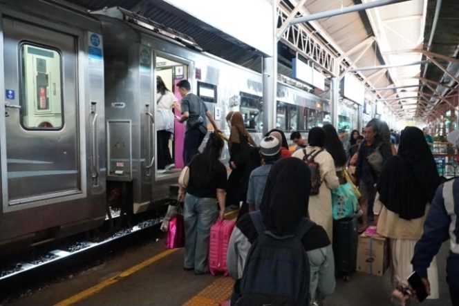 
 Penumpang KA Divre III Palembang Tembus 45.100 hingga Hari Kedua Lebaran, OTP Capai 100 Persen