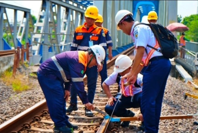 
 KAI Daop 7 Madiun Gelar Diklat Refreshing Petugas Jalur, Perkuat Keselamatan Perjalanan KA