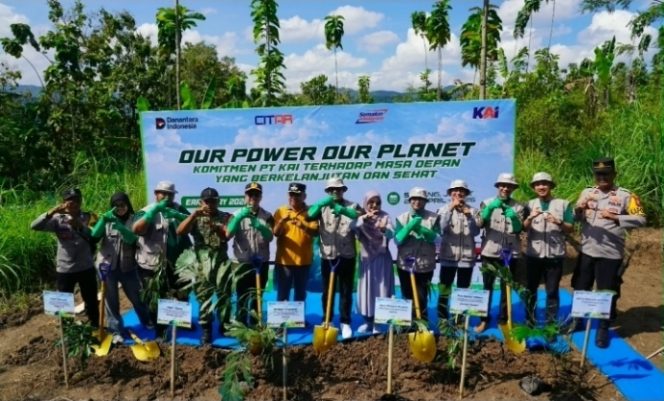 
 KAI Gelar Seremoni Penanaman 4.500 Pohon di Subang, Perkuat Komitmen Lingkungan Berkelanjutan