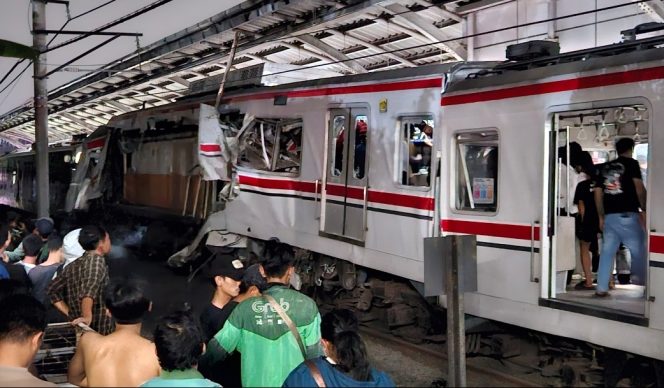 
 KRL Tertabrak Kereta Jarak Jauh di Bekasi Timur, KAI Sampaikan Permohonan Maaf