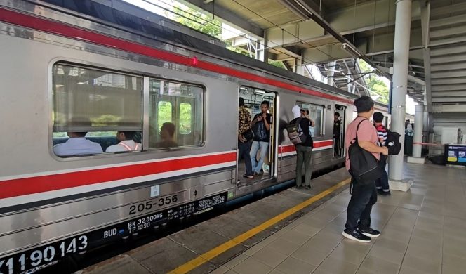 
 Stasiun Bekasi Timur Kembali Layani Penumpang, Perjalanan KRL Bekasi-Cikarang Beroperasi Normal