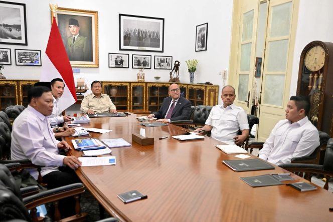 
 AHY dan Jajaran Kemenko Infrastruktur Hadiri Ratas Bersama Presiden Prabowo
