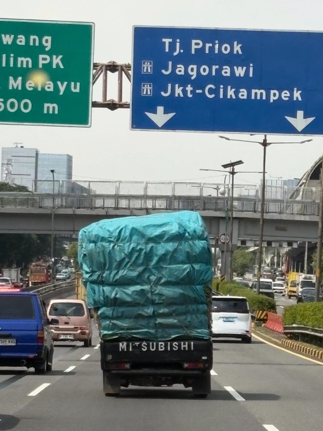 
 Catatan Iwan Piliang: Melihat Beban di Jalanan, Mengingat Ketahanan yang Dipaksa Tumbuh