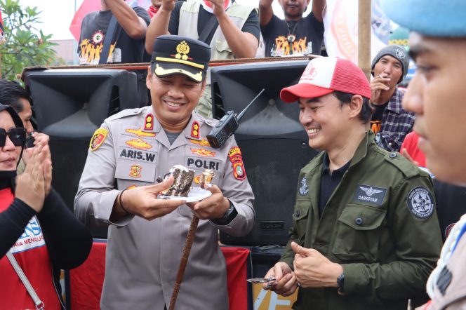 
 Kapolres Tanjung Priok, Beri Kejutan May Day, Buruh dan Sopir Deklarasikan Keselamatan Kerja