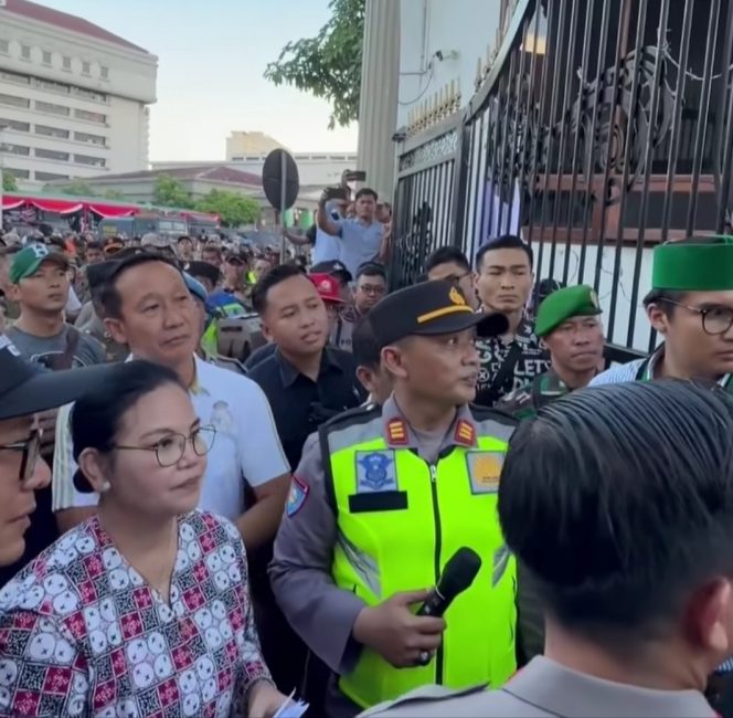 
 Sehari Jelang Hari Jadi ke 479, Pemkot Semarang ‘Digerudug’ Puluhan Mahasiswa