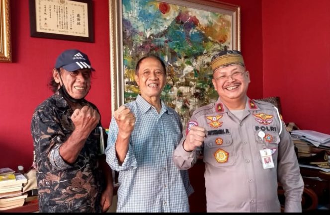 
 Kartun Tidak Harus Lucu (Mengenang Kartunis Rosyid)