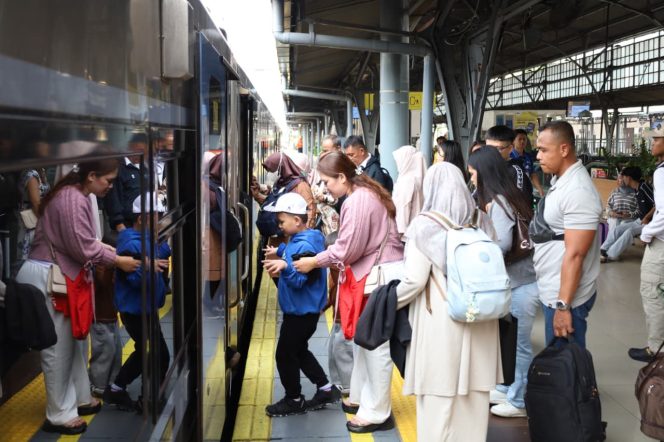 
 Mau Liburan Naik Kereta? Tiket dari Daop 1 Jakarta ke Sejumlah Kota Masih Tersedia