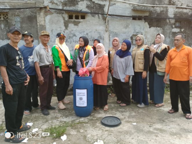 
 Warga Cipayung Mulai Terapkan Pemilahan Sampah, Tuntut Perlengkapan Sarana dan Prasarana 