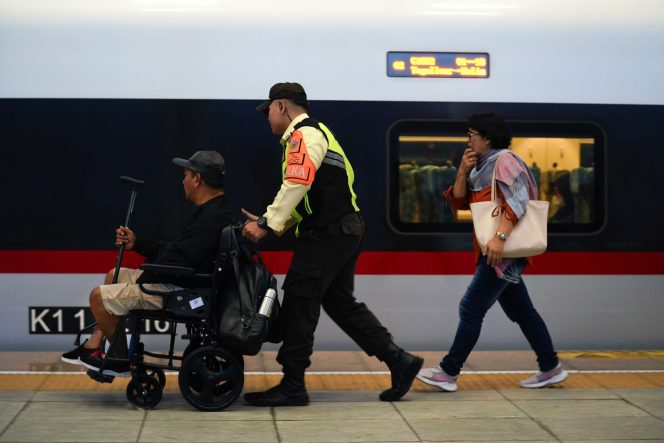 
 Penjualan Tiket Whoosh di Long Weekend Capai 33.602, KCIC Siapkan Fasilitas dan Layanan Penunjang bagi Penumpang Berkebutuhan Khusus