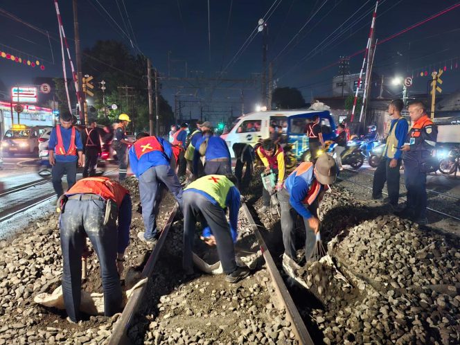 
 Ada Pekerjaan Perbaikan Geometri Jalan Rel, KAI Daop 1 Jakarta Imbau Pengguna Jalan Hindari JPL 14 dan Gunakan Jalur Alternatif
