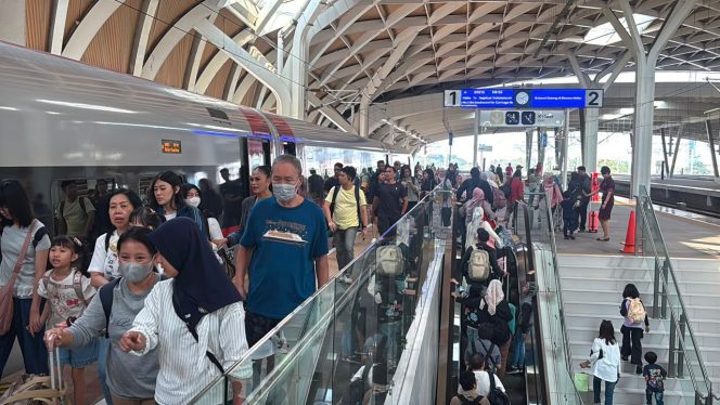 
 Penumpang Whoosh Capai 95 Ribu Selama Long Weekend, Halim–Padalarang jadi Rute Favorit