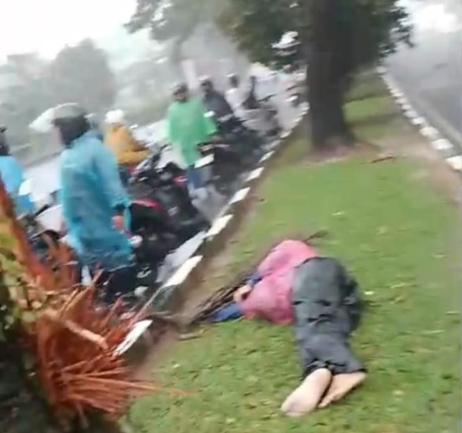 
 Nekad Berkendara Saat Hujan Lebat – Kecelakaan pun Terjadi