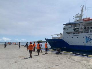 Kapal PELNI sandar di Pelabuhan Tobelo
