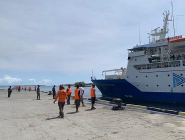 Kapal PELNI sandar di Pelabuhan Tobelo