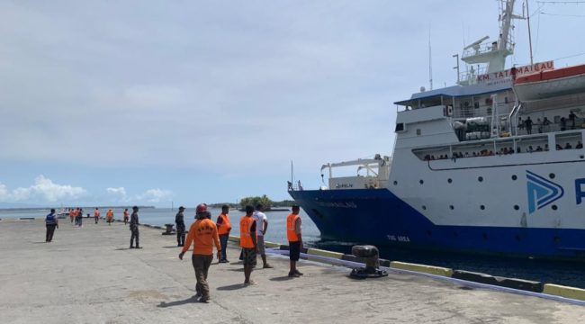 Kapal PELNI sandar di Pelabuhan Tobelo