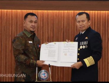 Kepala BPSDMP dengan salah satu perwakilan Pemda