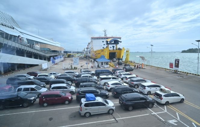 
 Suasnaa di Pelabuhan Penyeberangan