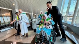 Jemaah angkutan haji di Bandara Juanda, Surabaya