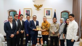 Menhub Dudy bersama Dirut ASDP.dan.jajaran