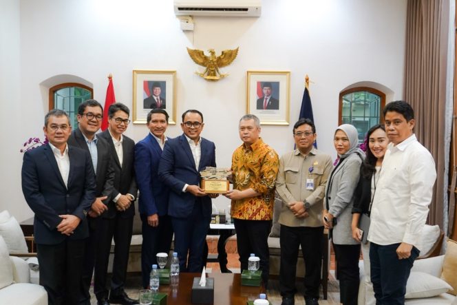 
 Menhub Dudy bersama Dirut ASDP.dan.jajaran
