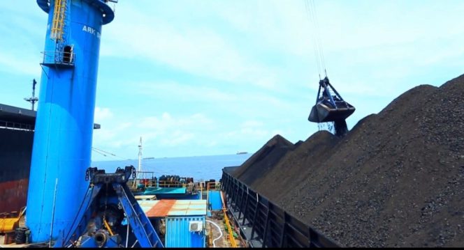 
 Angkutan batubara dengan Kapal PELNI