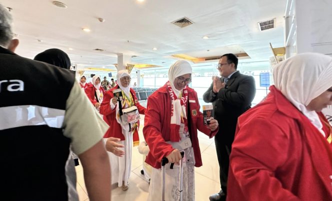 
 GM Bandara Adi Soemarmo sambut Jemaah Haji di Bandara