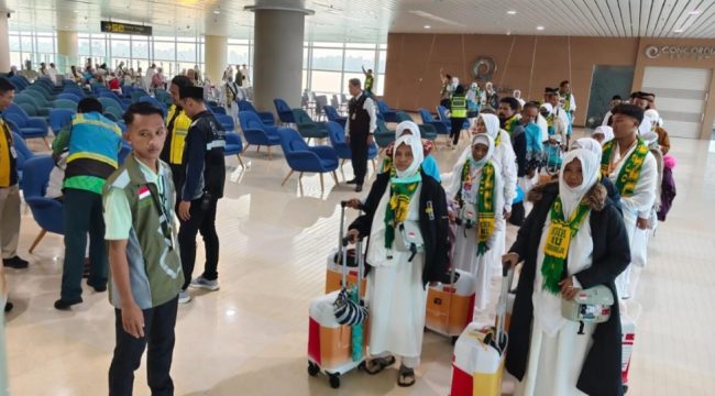Jemaah haji di embarkasi Yogya, di YIA