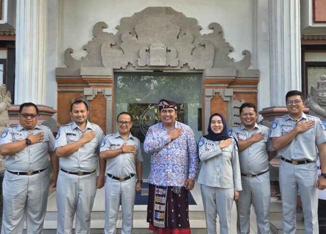 
 Jajaran Jasa Raharja Bali dan Majelis Desa Adat