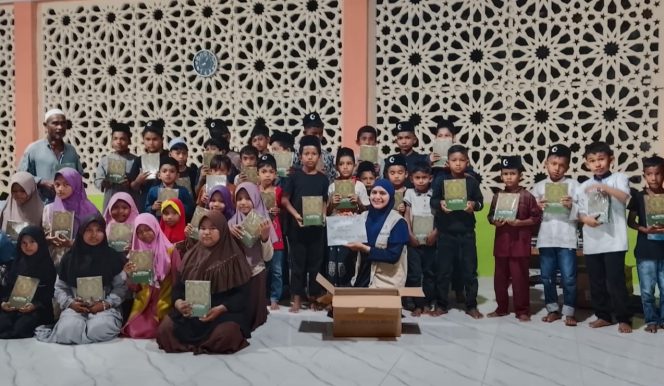 
 Wakaf Al-Qur’an untuk Korban Bencana di Aceh Utara, Warga Meuraksa Puntet Sampaikan Terima Kasih